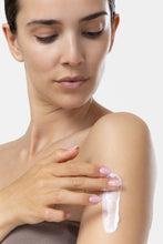 Carica l'immagine nel visualizzatore di Gallery, Body Lotion Vitamin C