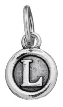 Carica l'immagine nel visualizzatore di Gallery, CHARM LETTERA BOTTONE