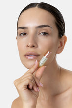 Carica l'immagine nel visualizzatore di Gallery, Lip Serum Vanilla
