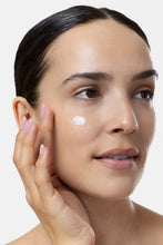 Carica l'immagine nel visualizzatore di Gallery, Face Cream Ceramides &amp; Jojoba
